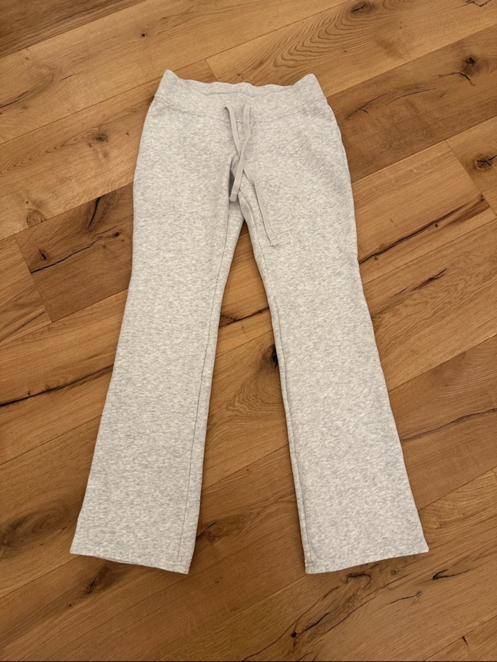 Hollister Light Gray bootcut sweatpants, size XS short